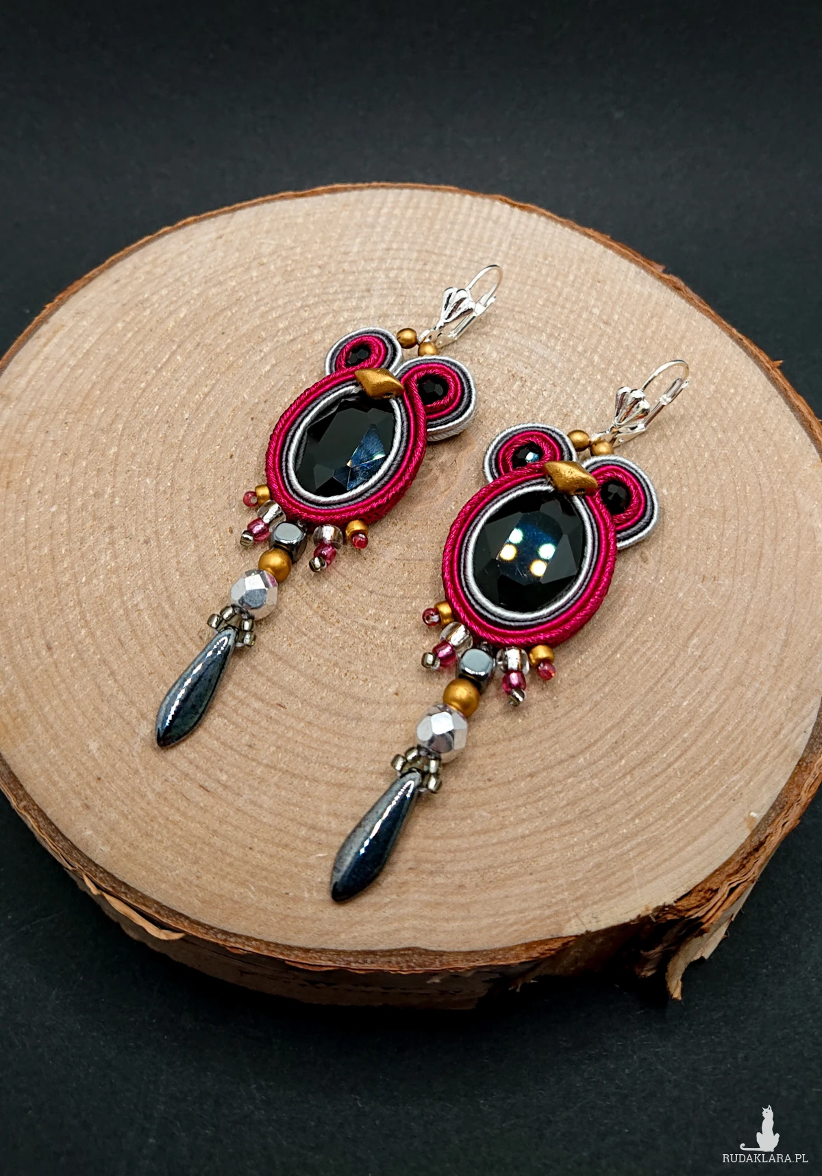 Bordowo-szare kolczyki sutasz z czarnymi kryształkami